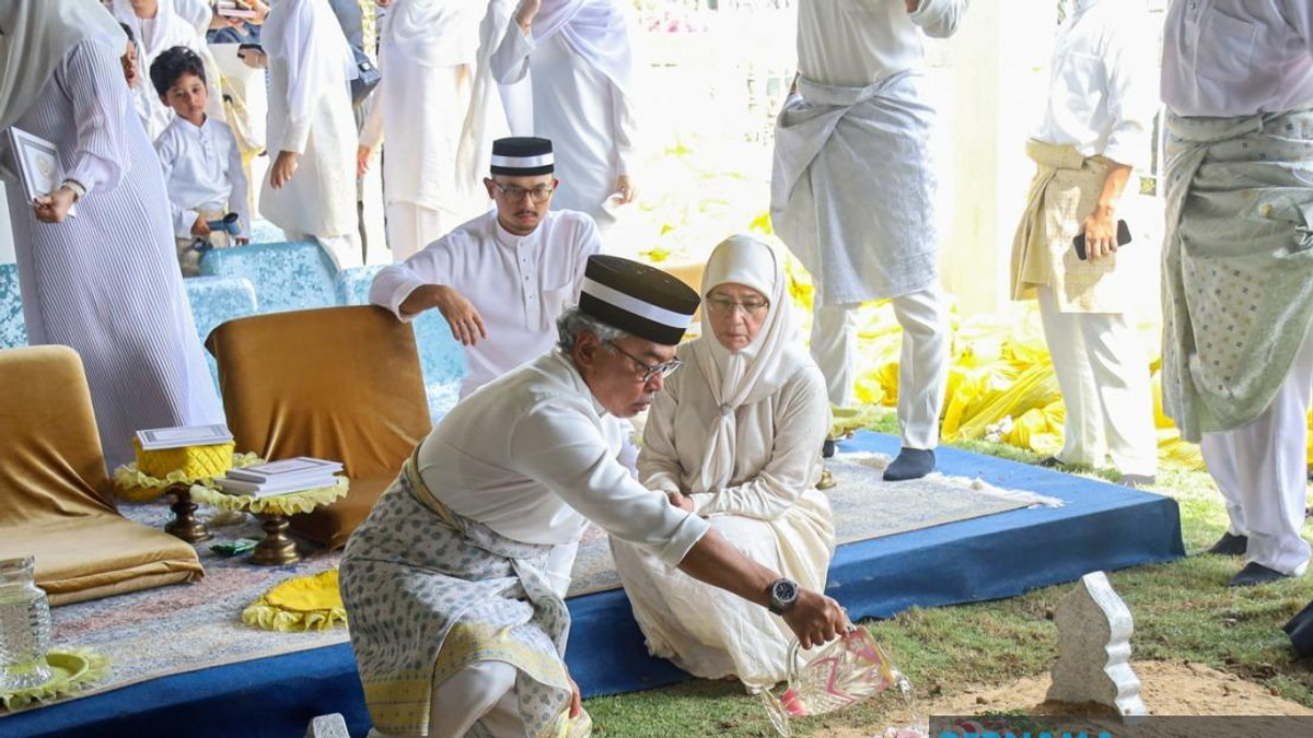 Tengku Puteri Seri Kemala Tengku Datuk Seri Aishah, Elder Sister of Pahang Sultan, Laid To Rest
