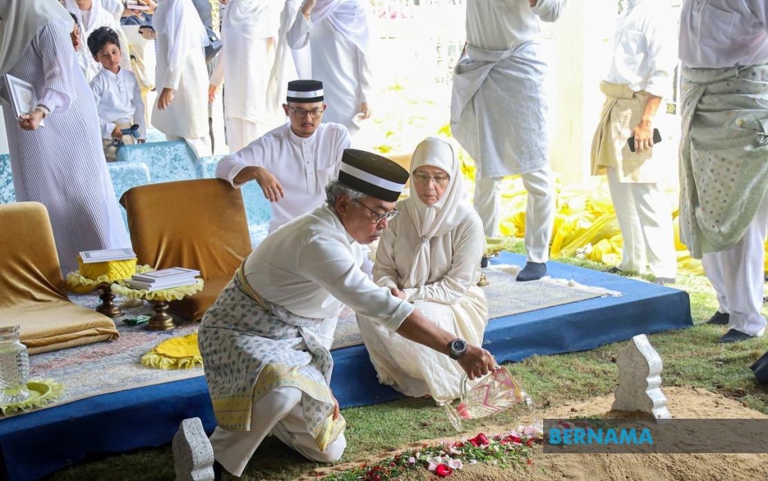 Tengku Puteri Seri Kemala Tengku Datuk Seri Aishah, Elder Sister of Pahang Sultan, Laid To Rest