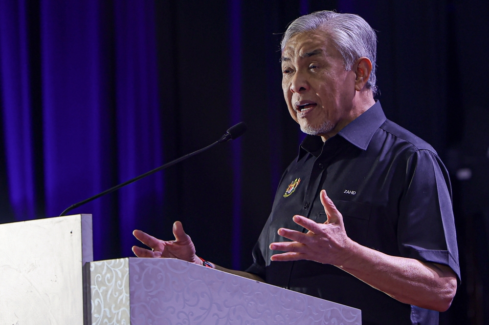 Zahid Alleges Government Officers Faced Pressure to Attend BN Events During State Elections