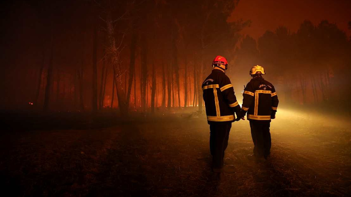 French Teen Charged After Fire Kills Two Firefighters Near Bordeaux