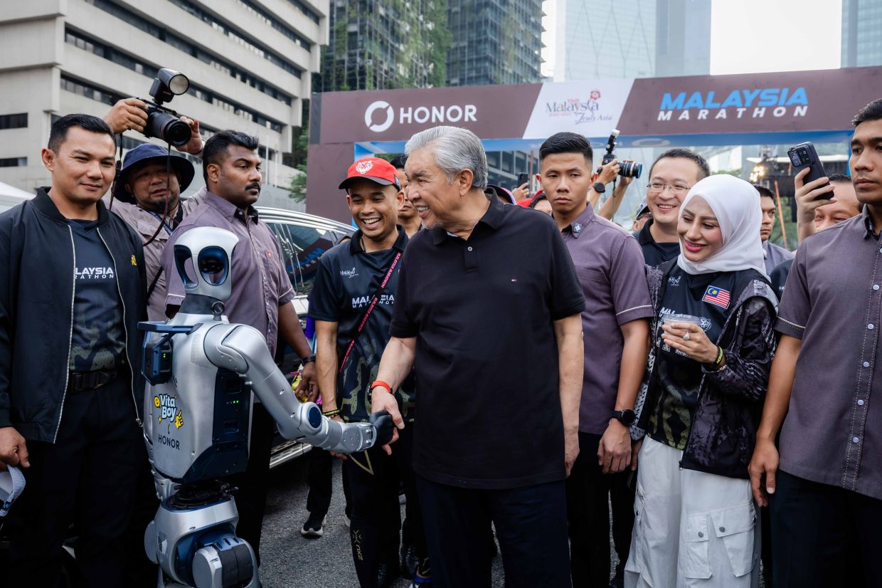 HONOR's Humanoid Robots Make Malaysian Debut at 2026 Marathon