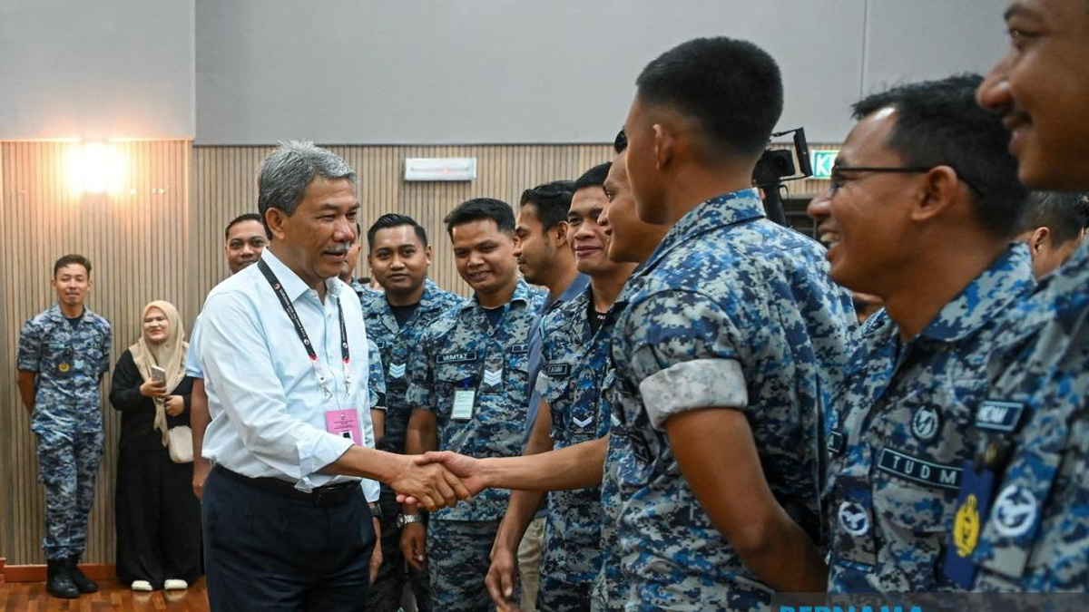Malaysia to Review UNHCR Operations Unless Screening Standards Improve, Says Mohamad