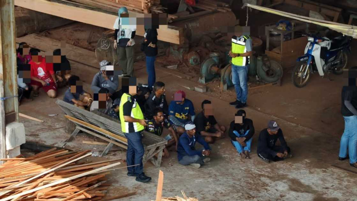 Immigration officials detain 62 foreigners in Selangor crackdown on pass abuse