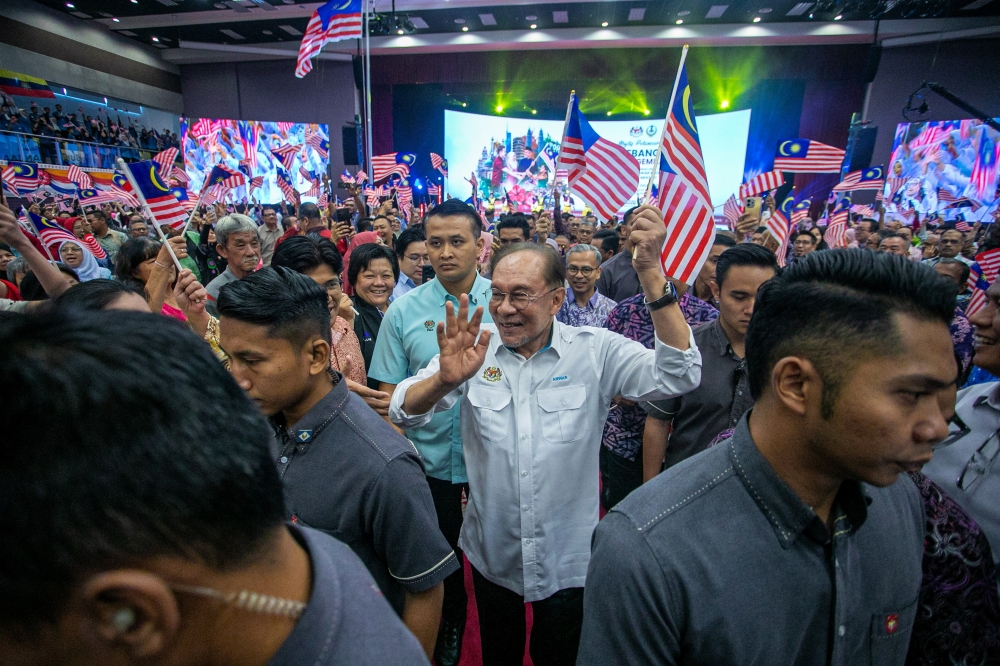 Anwar Urges Government Officials to Campaign Responsibly Without Overstepping Boundaries