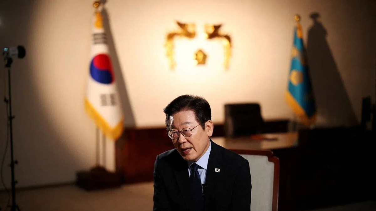 South Korea's Lee Backs Four-Year Presidential Term with Re-election Rights