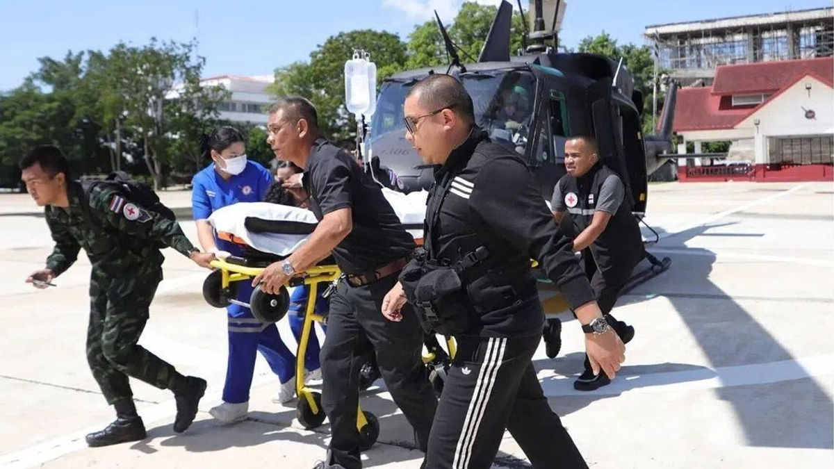 Twin bomb attacks wound dozen Thai police in volatile southern provinces