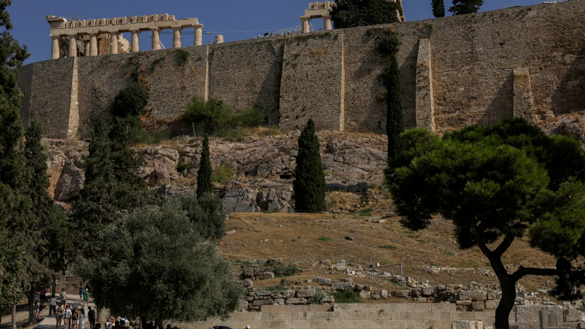 American tourists attacked with knife near Athens Acropolis