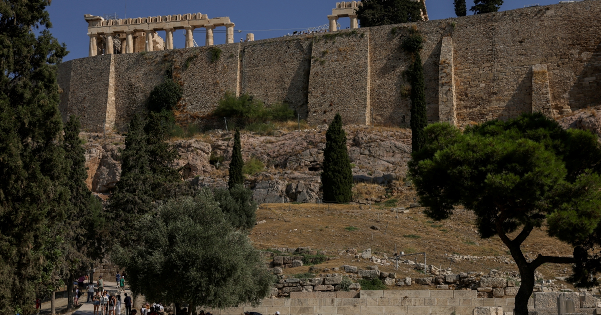 American tourists attacked with knife near Athens Acropolis