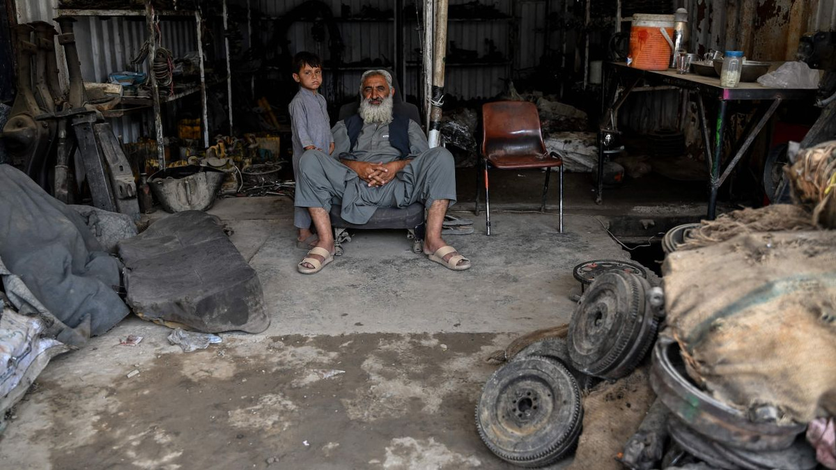 Afghan car traders struggle as regional conflicts cripple supply chains