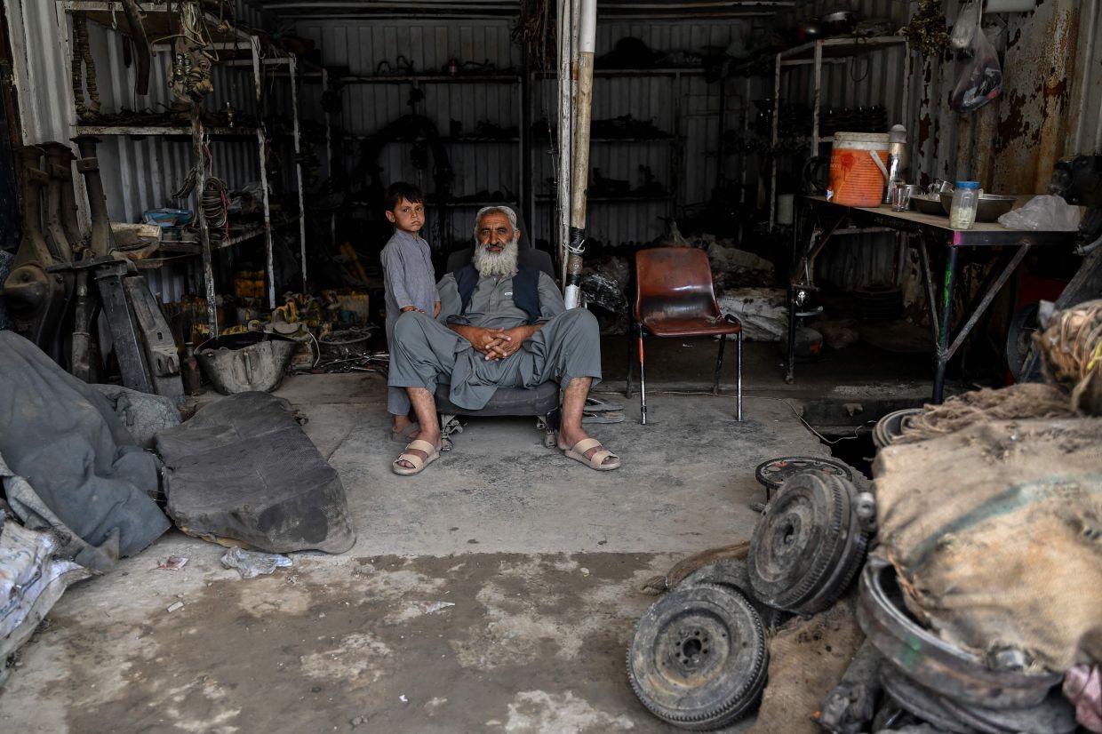 Afghan car traders struggle as regional conflicts cripple supply chains