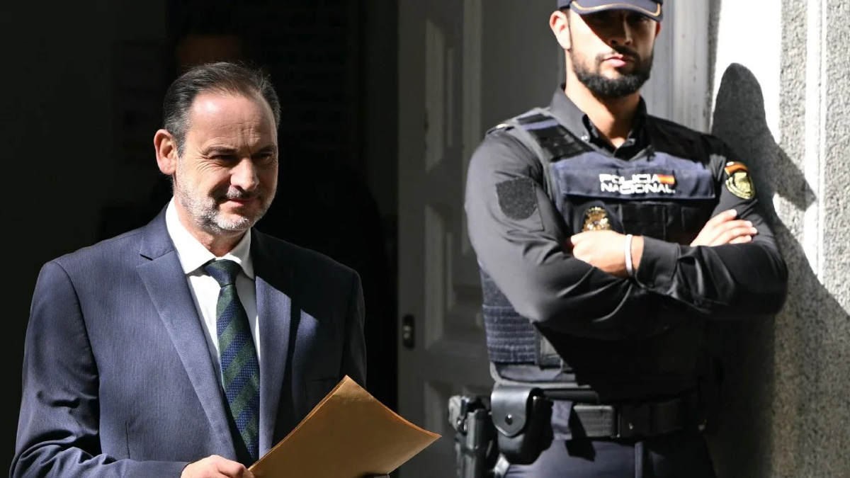 Former Spanish Transport Minister Sentenced to 24 Years for Corruption