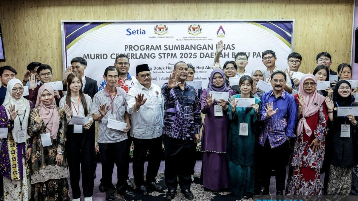 214 Top STPM Students in Batu Pahat Receive Prime Minister's Recognition Awards