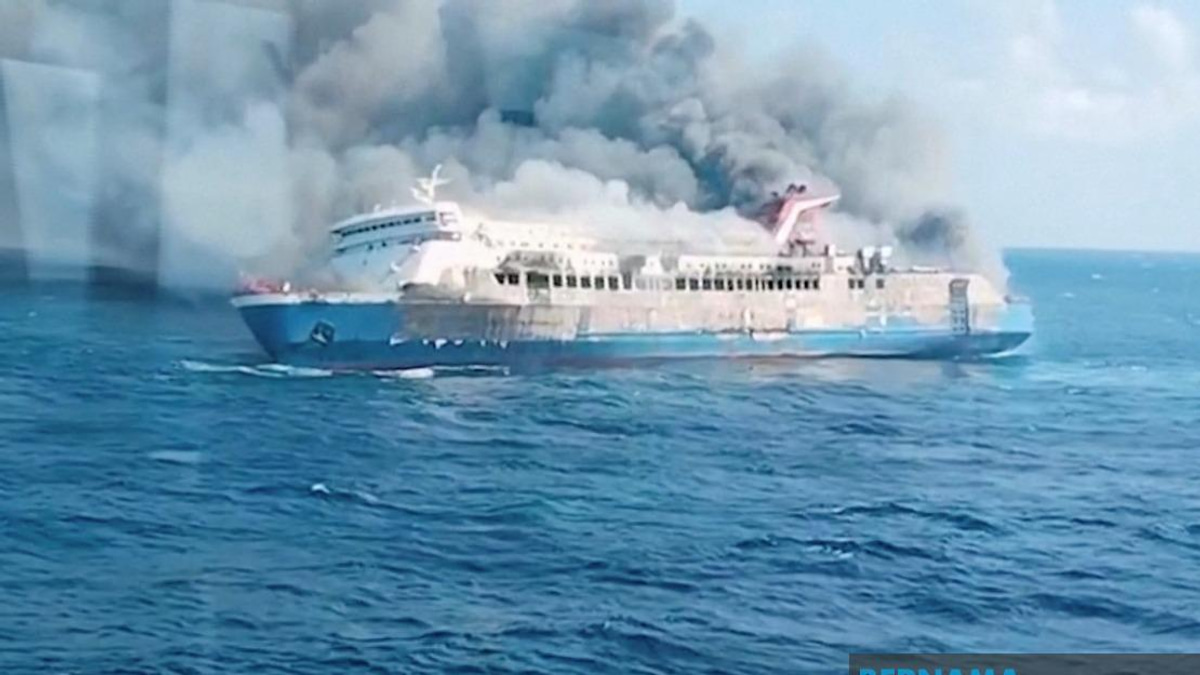 Five Dead, 41 Missing After Passenger Ferry Engulfed in Flames Off Madura