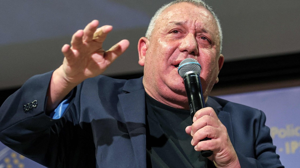 Former Israeli Military Chief Positions Himself as Netanyahu's Main Election Rival