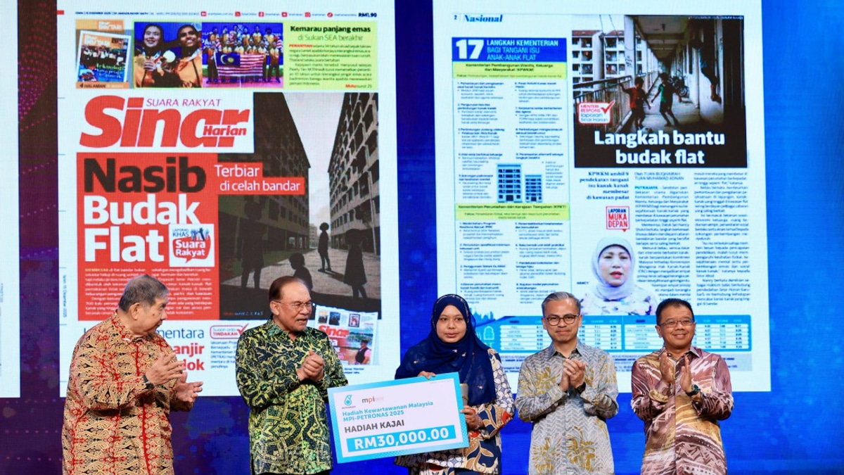 Independent Media Crucial for Democracy, Says Fahmi at Journalists' Night