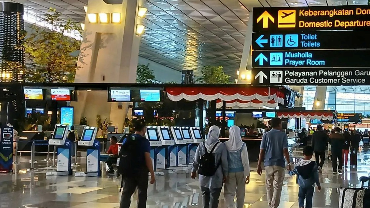 Malaysian pilot detained after Indonesian authorities discover 70,000 ecstasy pills at airport