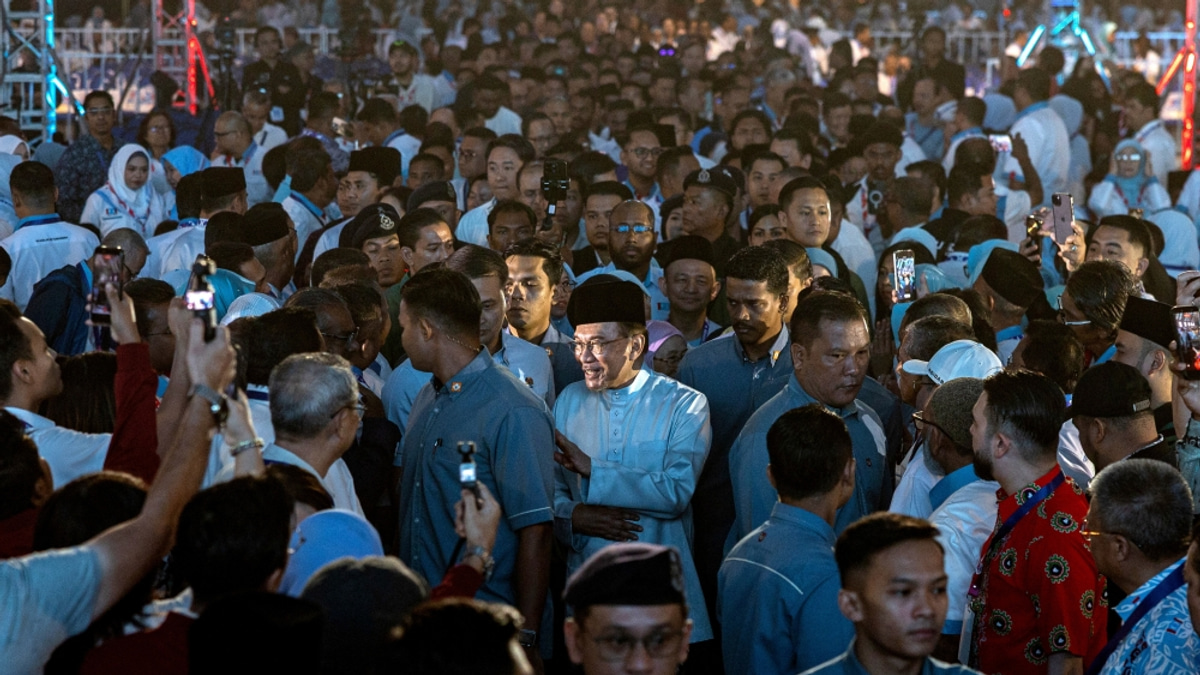 Anwar to bring university autonomy law repeal to Cabinet next week