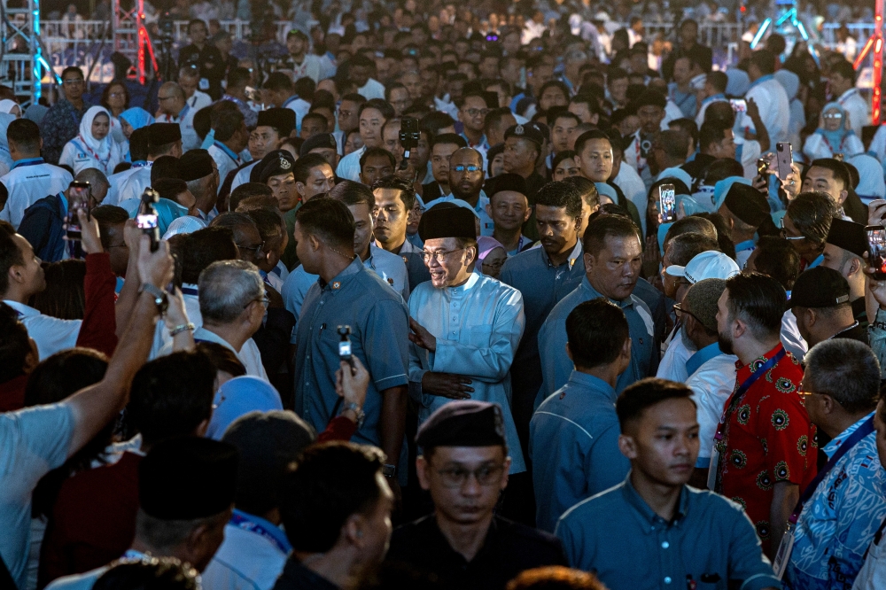 Anwar to bring university autonomy law repeal to Cabinet next week