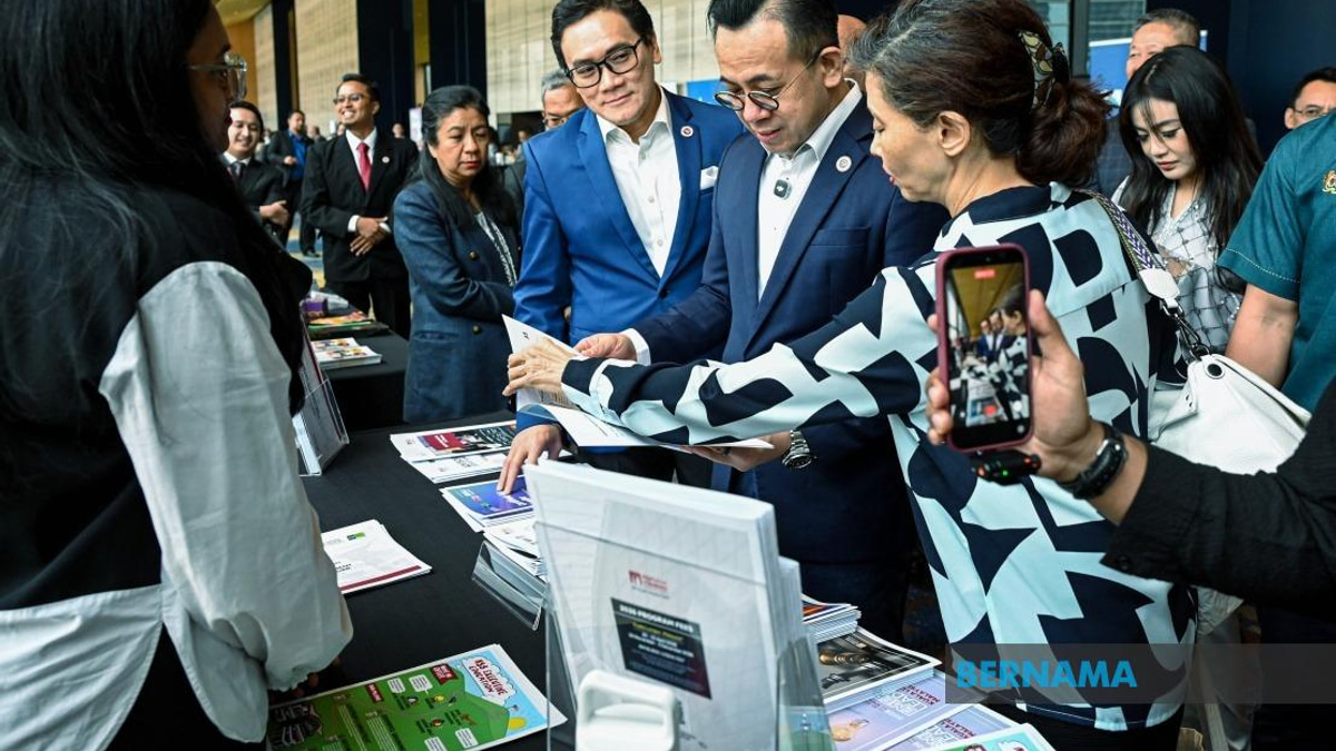 Malaysian Firms Must Shift From Production to Innovation, Says Minister