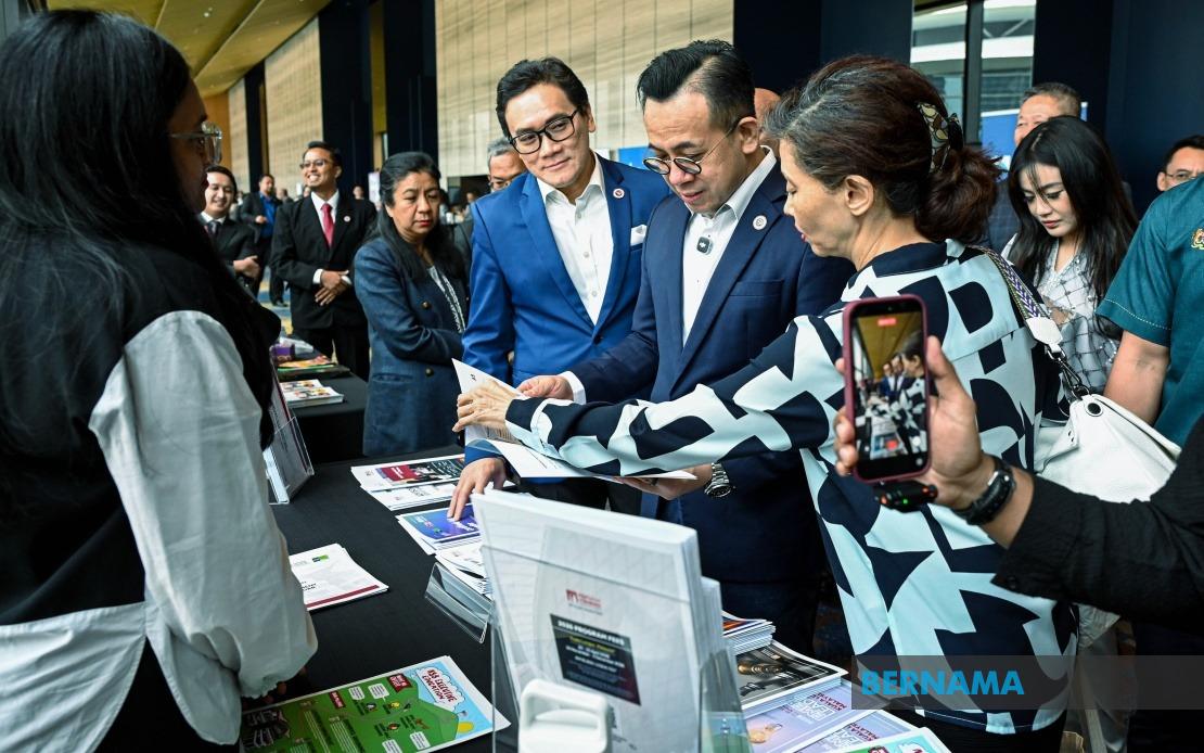 Malaysian Firms Must Shift From Production to Innovation, Says Minister