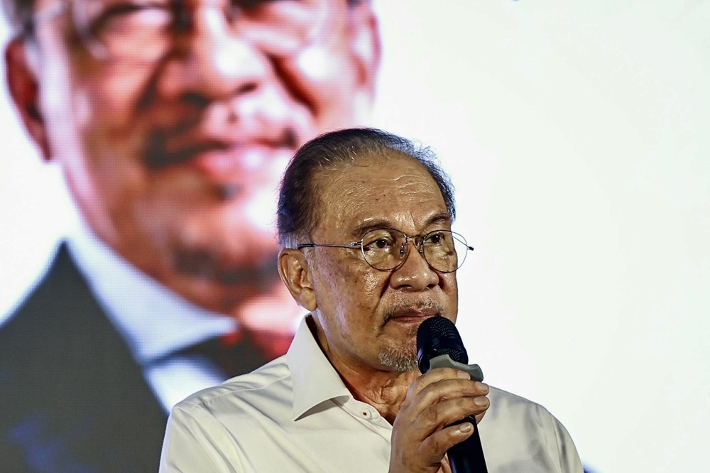 Anwar Awaits Briefing on Melaka DAP Crisis as Pakatan Harapan Prepares Response