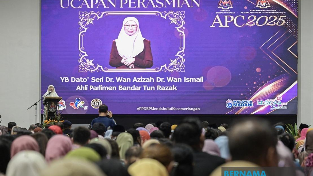 Nation's Progress Depends on Developing Ethical, Knowledgeable Citizens, Says Dr Wan Azizah