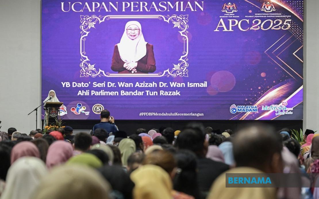Nation's Progress Depends on Developing Ethical, Knowledgeable Citizens, Says Dr Wan Azizah