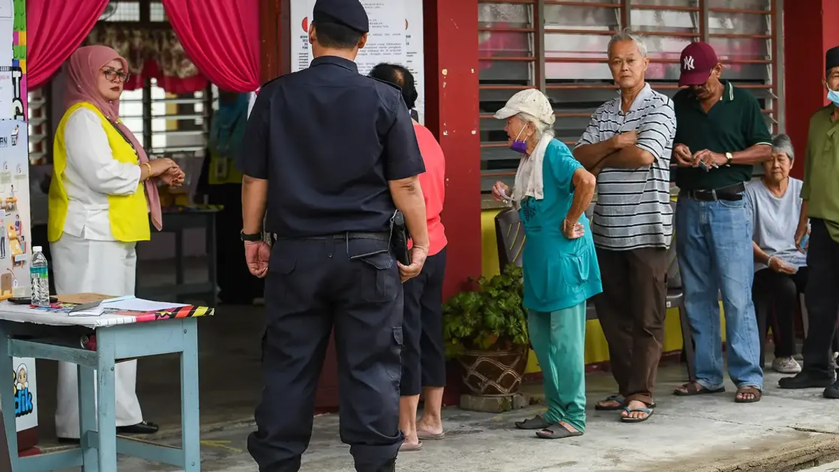 Bersatu Voters May Swing Behind PH as Backlash Against PAS Alliance, Analysts Suggest