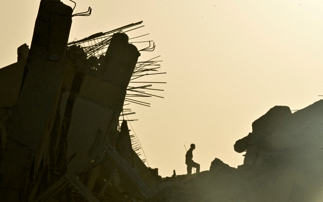 Venezuela Earthquake Death Toll Climbs to 1,450 as Rescue Window Narrows