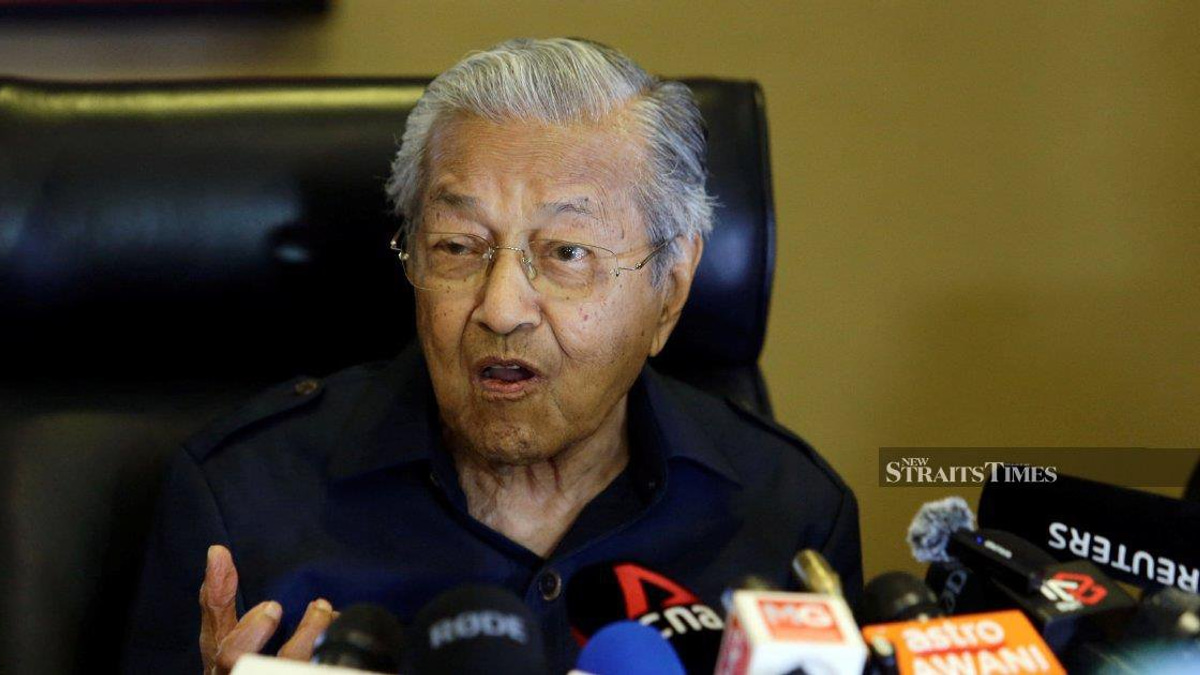 Dr Mahathir's RM150 Million Defamation Case Against PM Anwar Awaits Health Assessment