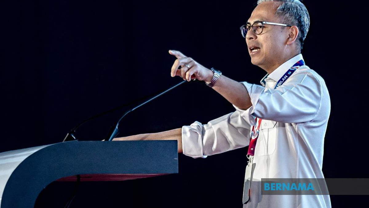 Malaysians Growing More Conscious of Flag Protocol, Says Fahmi