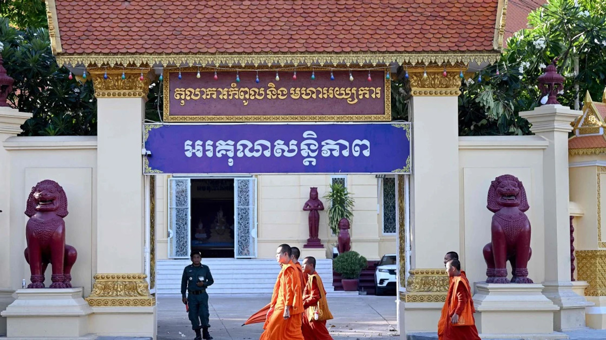 Cambodia's Top Court Upholds 14-Year Treason Sentences for Two Journalists
