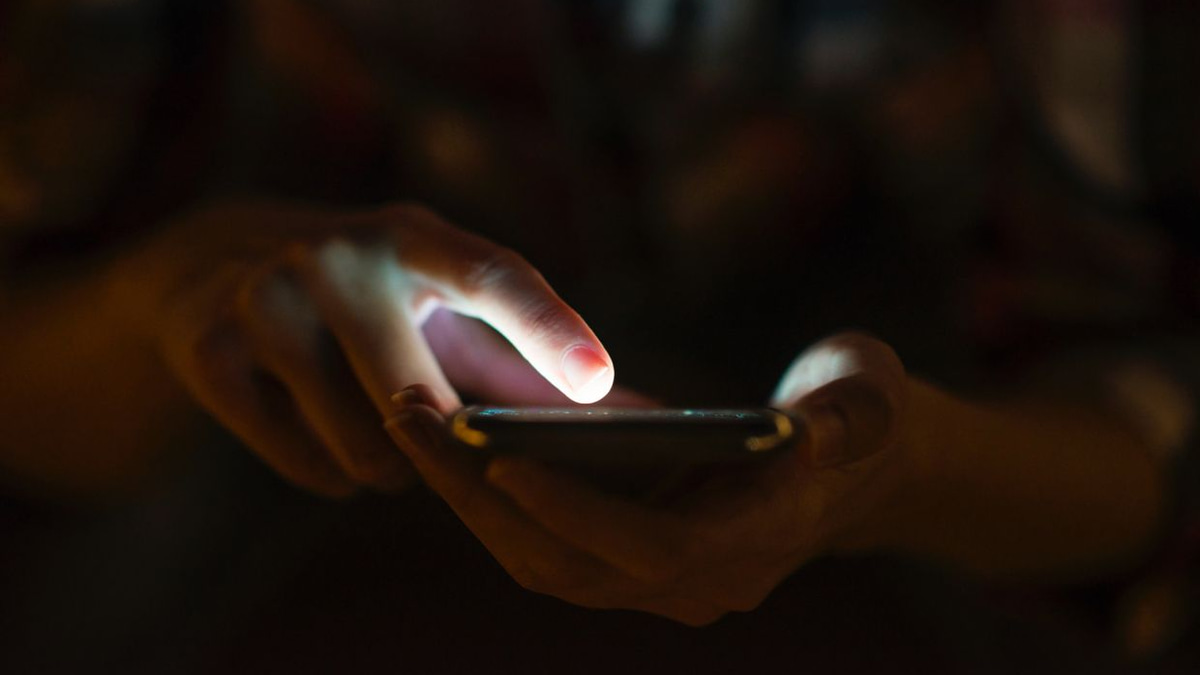 Malaysia's Social Media Age Restriction: Experts Debate Benefits and Risks for Teen Mental Health