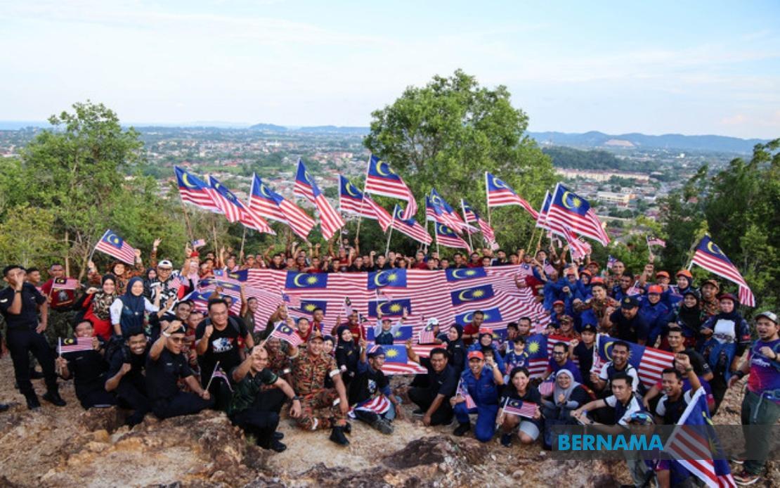 300 Gather for Patriotic Summit Hike in Terengganu