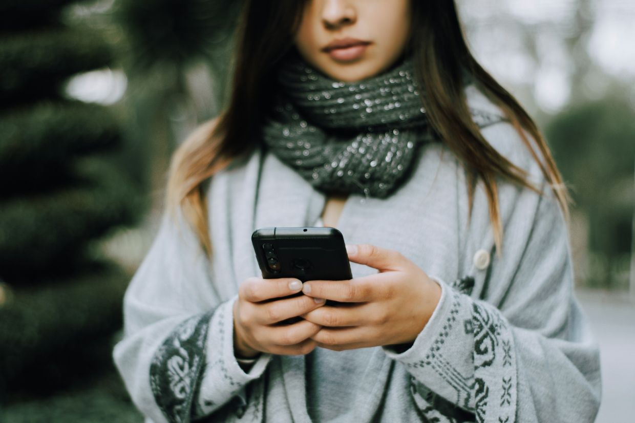 Romance scammers use AI to deceive victims worldwide, losses mount to billions
