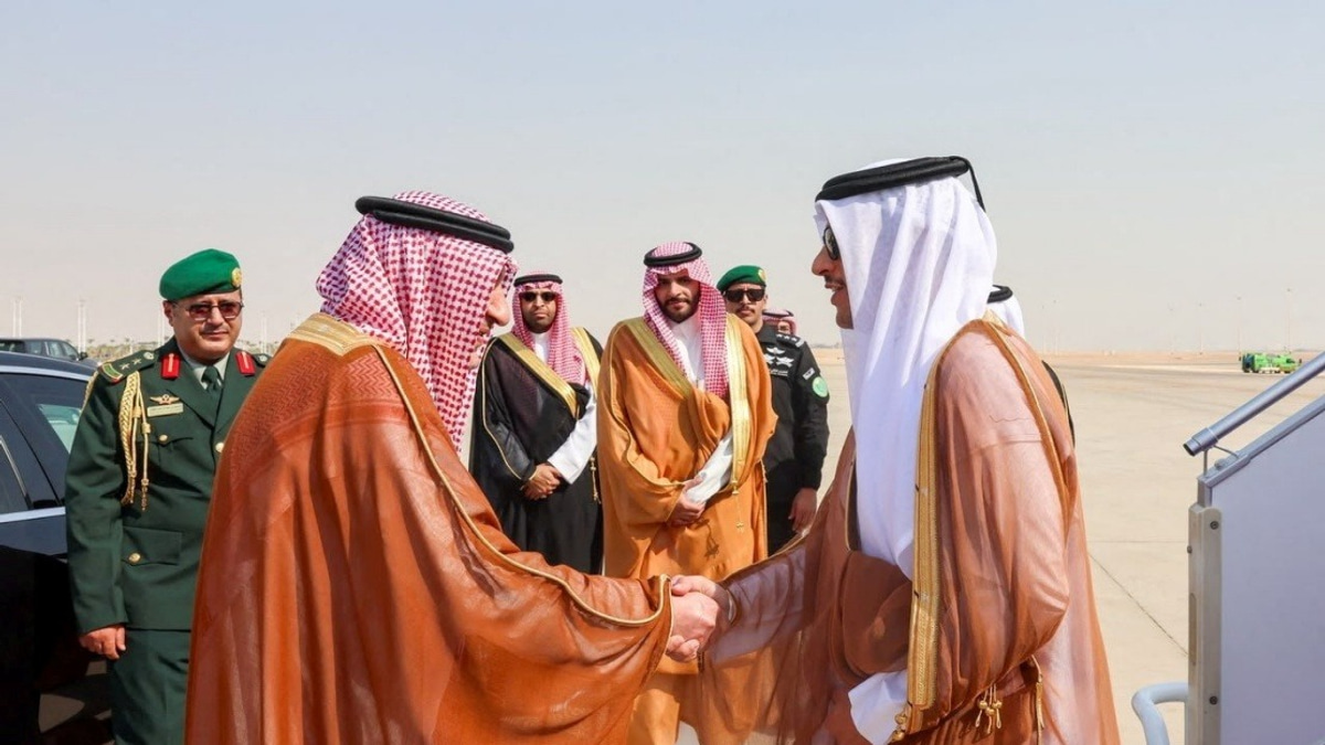 Qatar's Premier visits Saudi Arabia to advance Gulf diplomatic efforts
