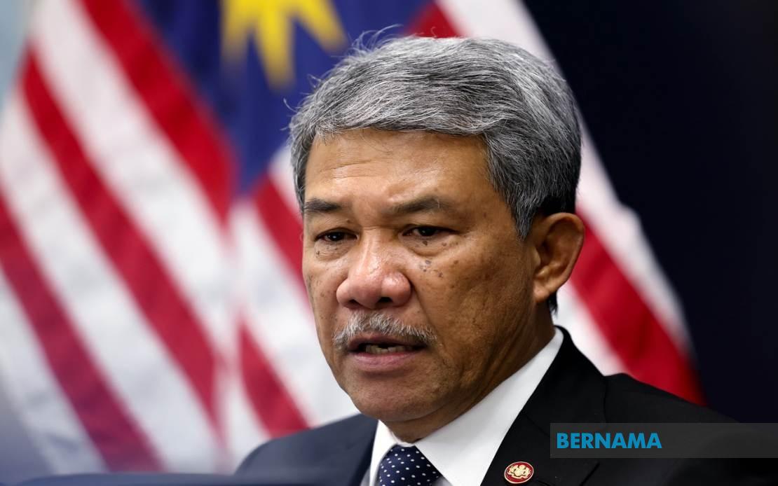 Foreign Minister Mohamad Heads to Manila for ASEAN Ministerial Meetings