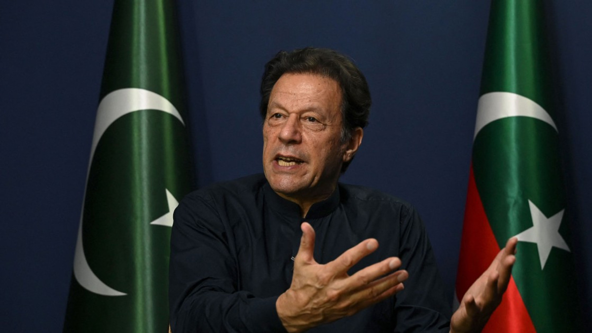 Pakistan's Supreme Court Orders Former PM Imran Khan Transferred to Hospital from Jail