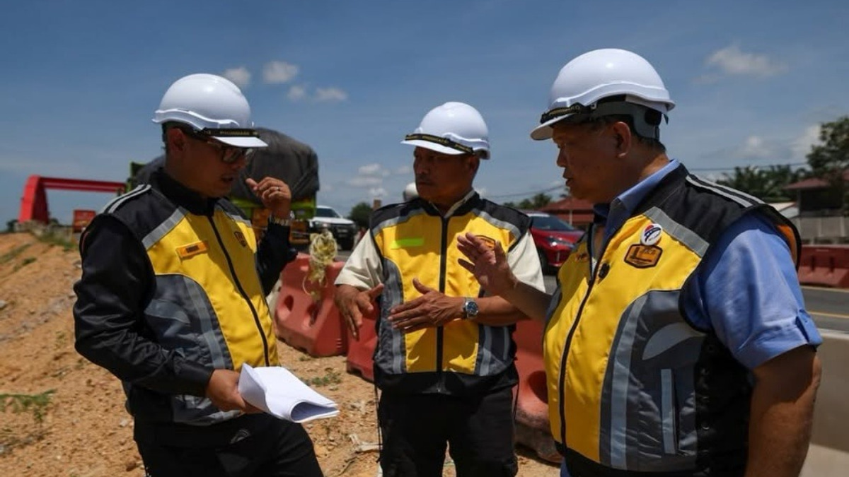 Works Minister Directs Contractor to Accelerate Sungai Durian Bridge Project After Multiple Delays