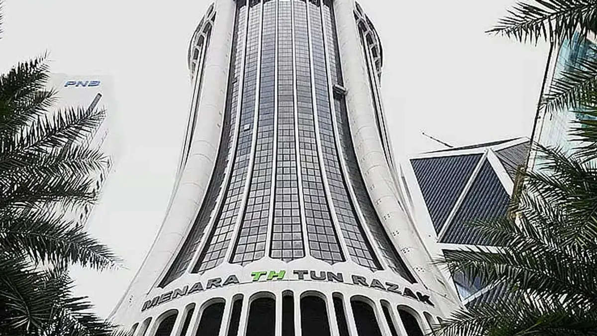 MACC officers descend on Tabung Haji headquarters for document review