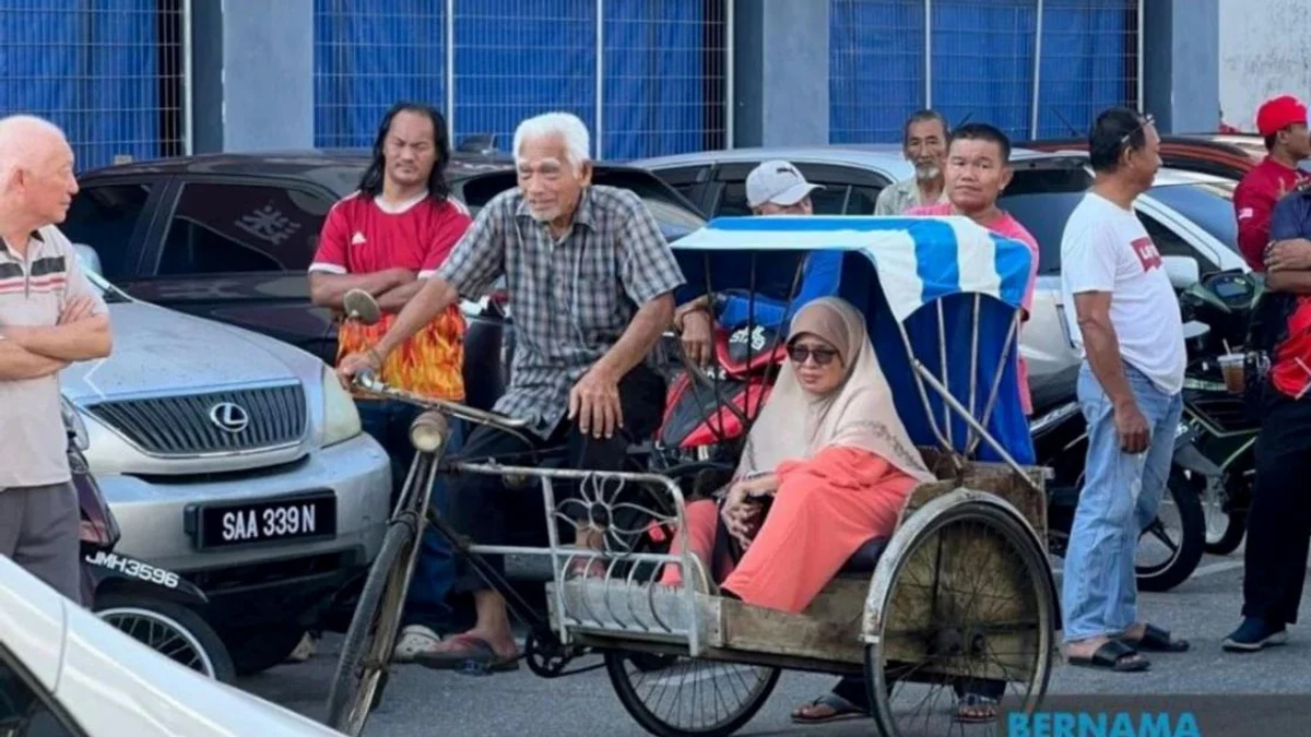 PM Anwar Moved by 86-Year-Old Trishaw Rider's Determined Journey to Fulfil Wife's Wish