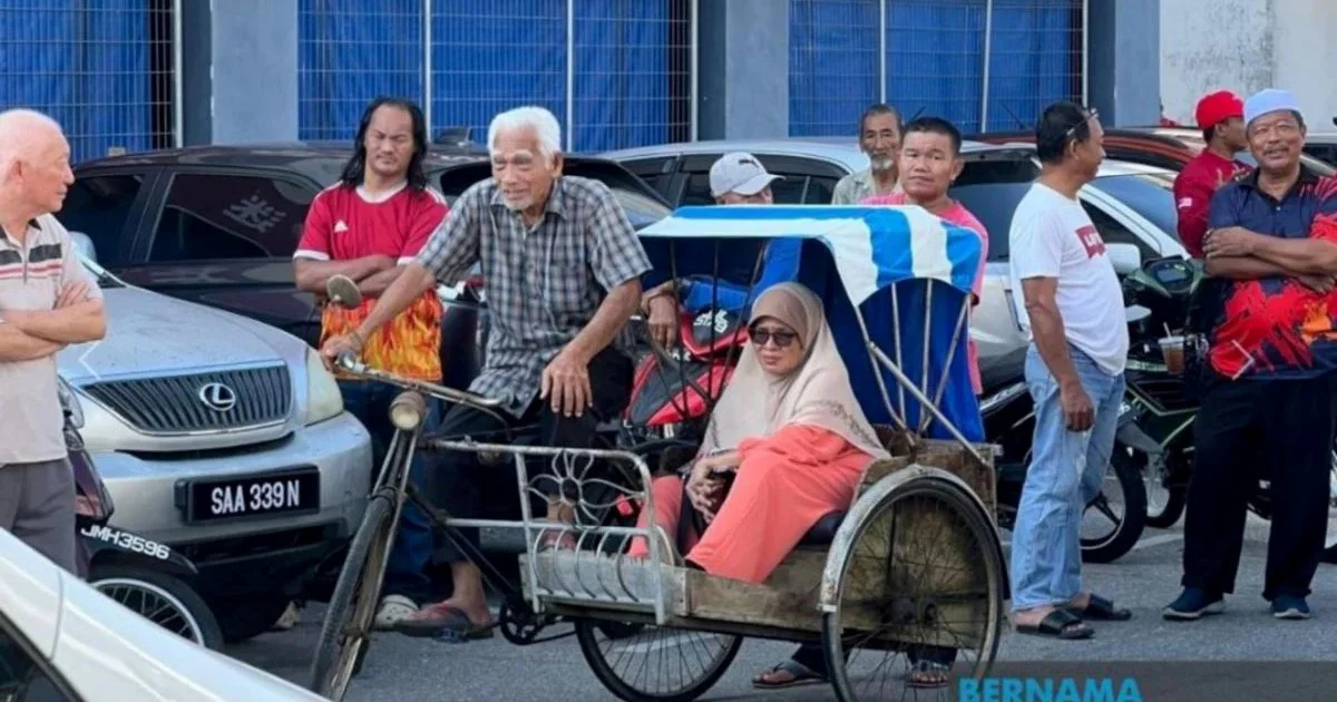 PM Anwar Moved by 86-Year-Old Trishaw Rider's Determined Journey to Fulfil Wife's Wish