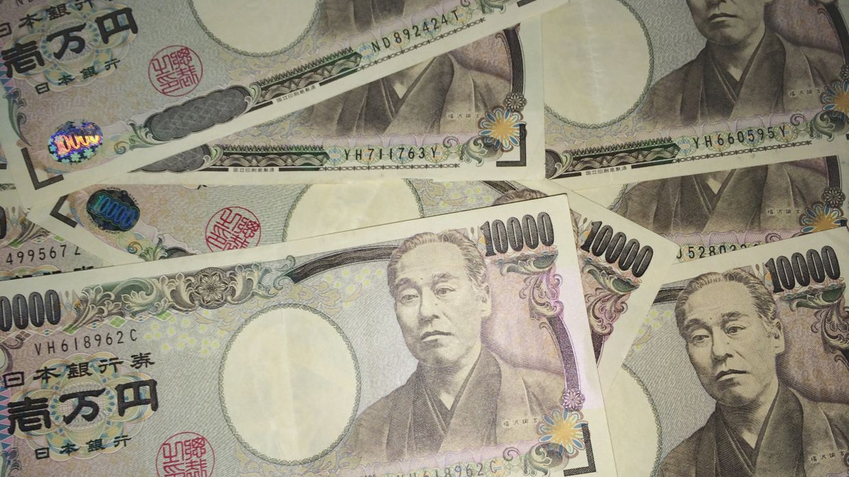 Yen slides to 40-year lows despite Bank of Japan rate hike and intervention efforts