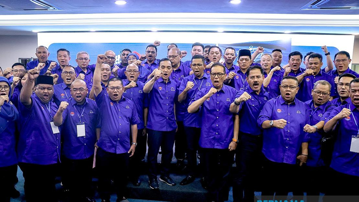 Adham Baba Returns to Pasir Raja as Johor BN Unveils 56-Seat Slate