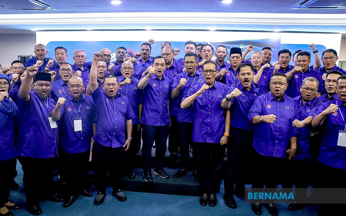 Adham Baba Returns to Pasir Raja as Johor BN Unveils 56-Seat Slate