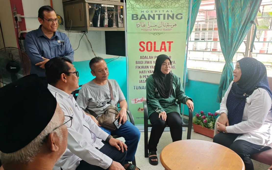 Selangor Education Chief Visits Student Wounded in Banting School Stabbing