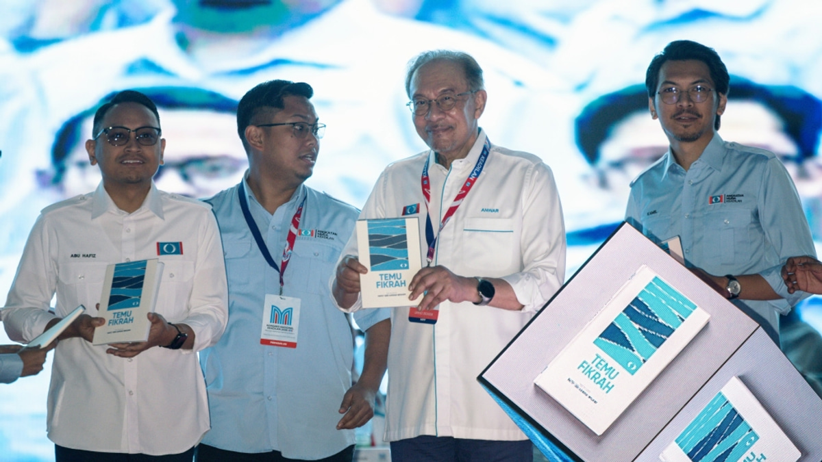 Anwar Unveils PKR Youth's New Vision Document on Courage and Creative Governance