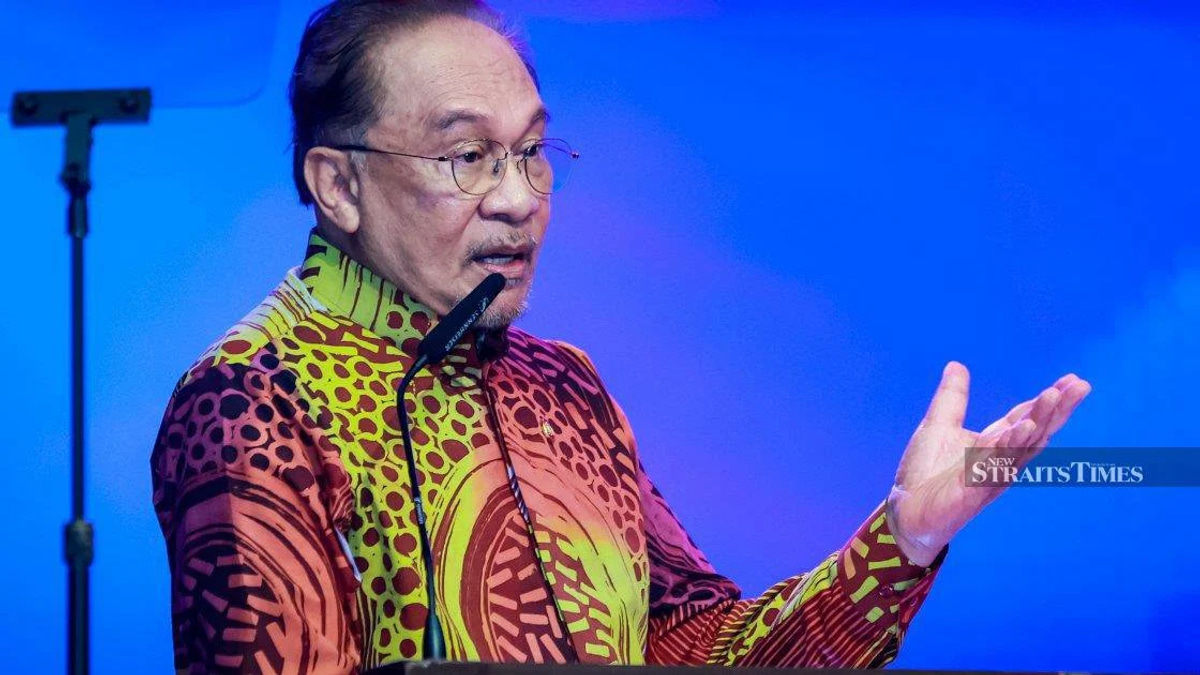 Anwar Accuses Global Powers of Hypocrisy Over Norway Missile Dispute