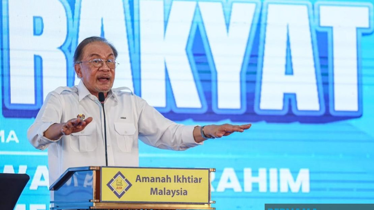 PM Anwar: Political Rivals Threatened by Anti-Corruption Drive