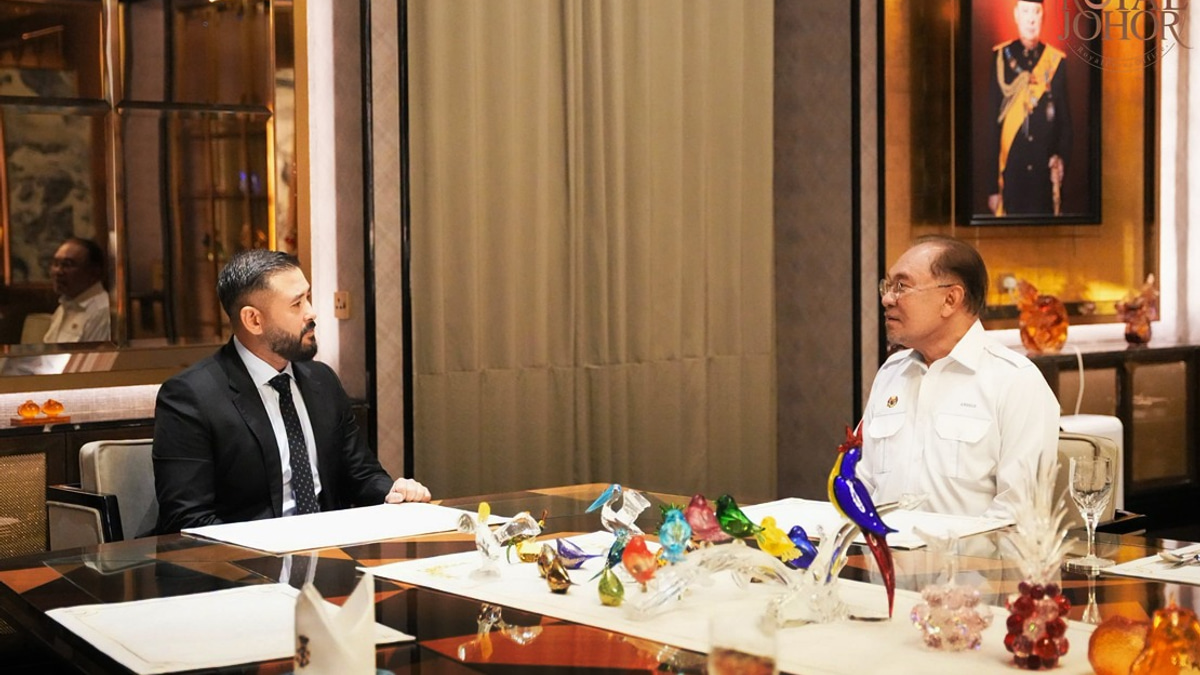 PM Anwar Thanks Johor Regent For Meeting, Urges Political Restraint On Royal Institution